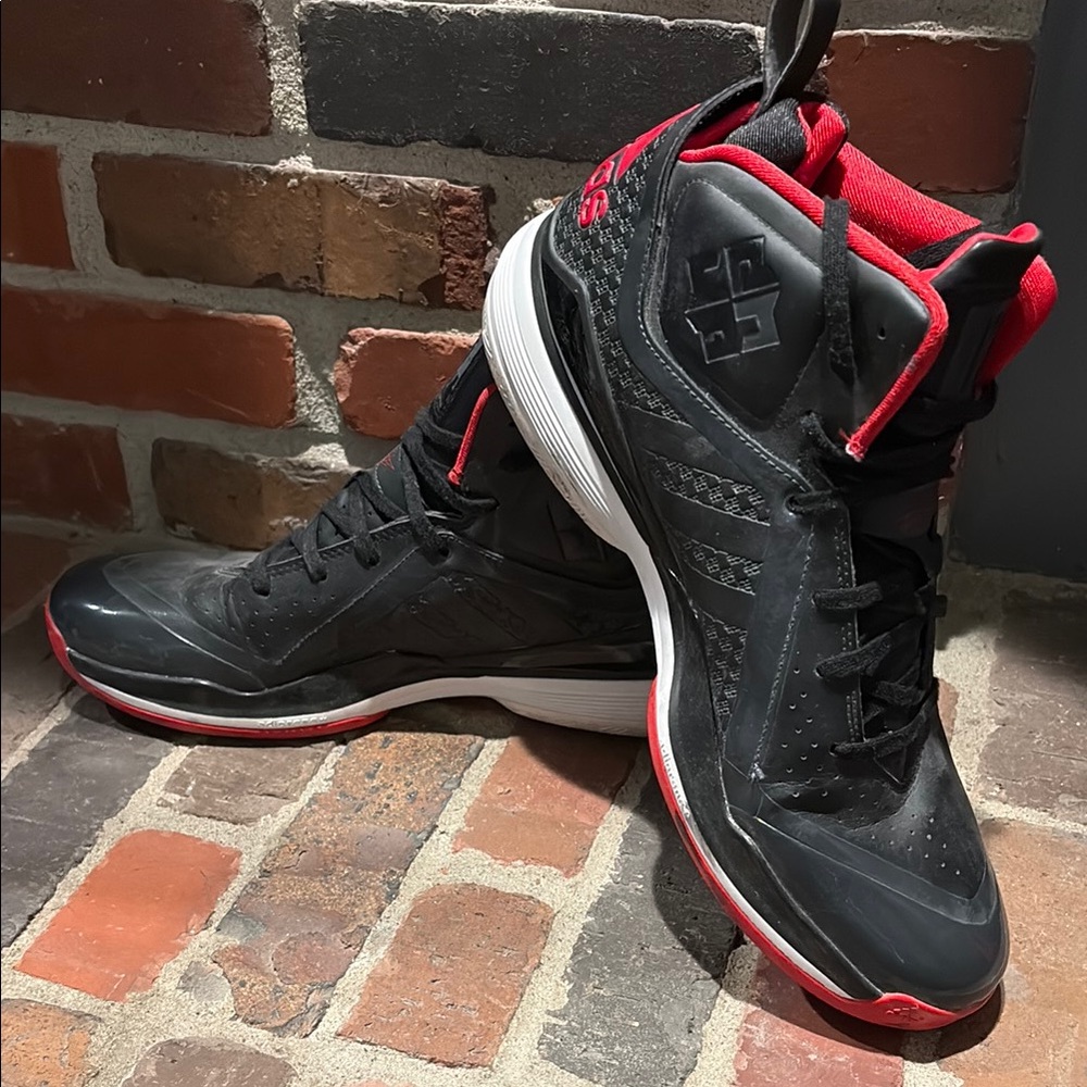Adidas Black and Red Basketball Shoes Dwight Howard Model - Picture 2 of 6